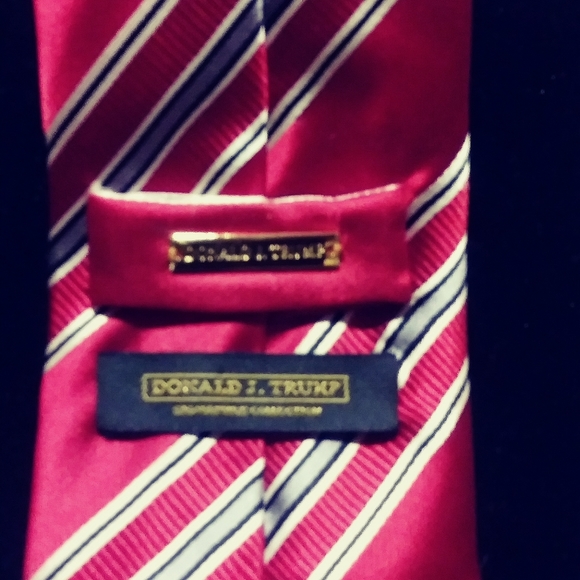 DONALD TRUMP SIGNATURE SILK  MENS TIE - Picture 3 of 4